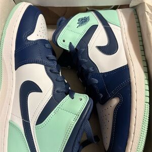 Nike Air Jordan Mid - Navy and Mint